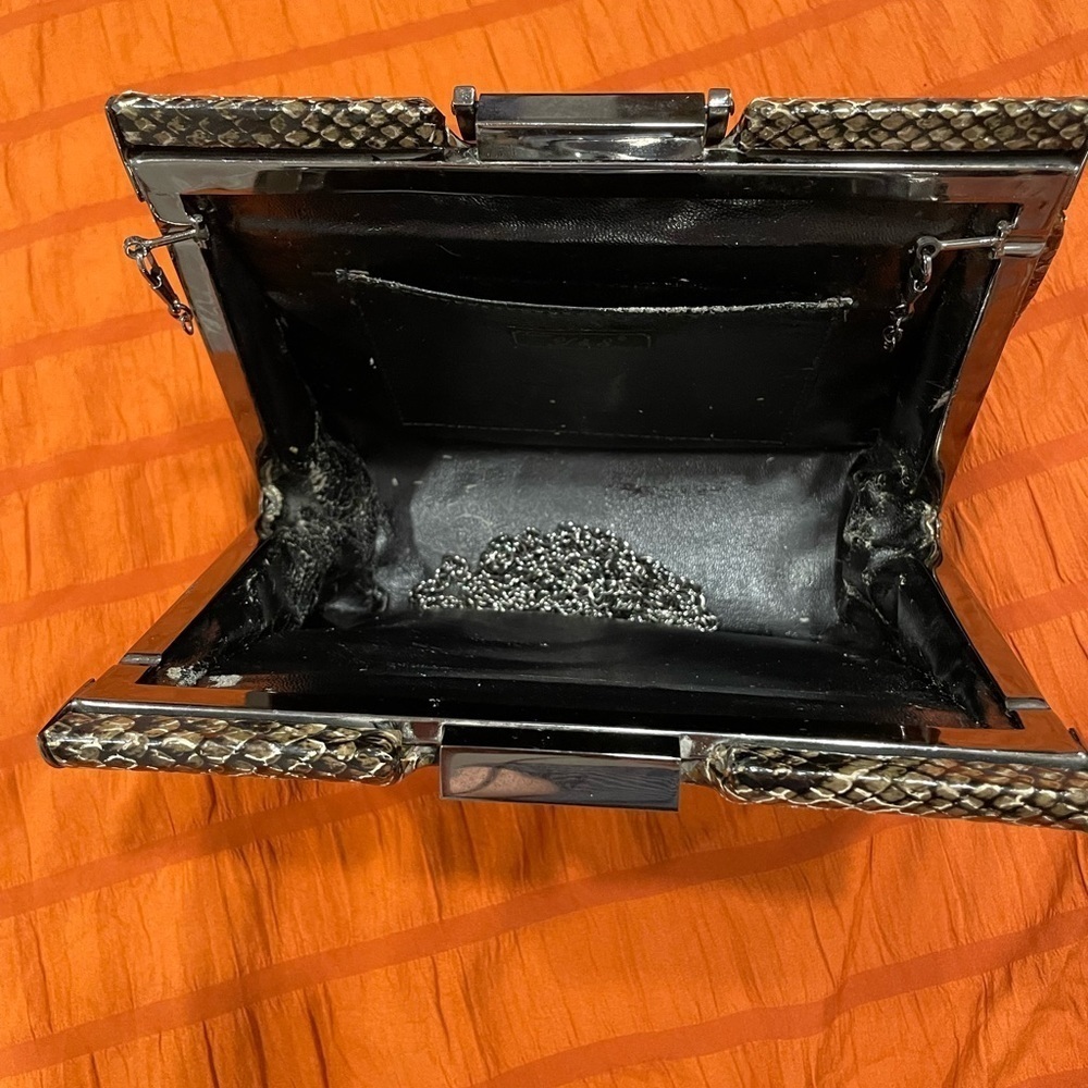 COPY - SNAKE PRINT PURSE - Picture 3 of 12